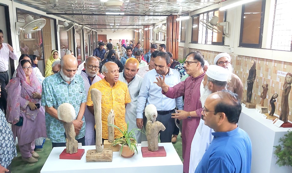 নীলফামারীতে দুইদিন ব্যাপী ভাষ্কর্য প্রদর্শনীর আজ শেষ দিন