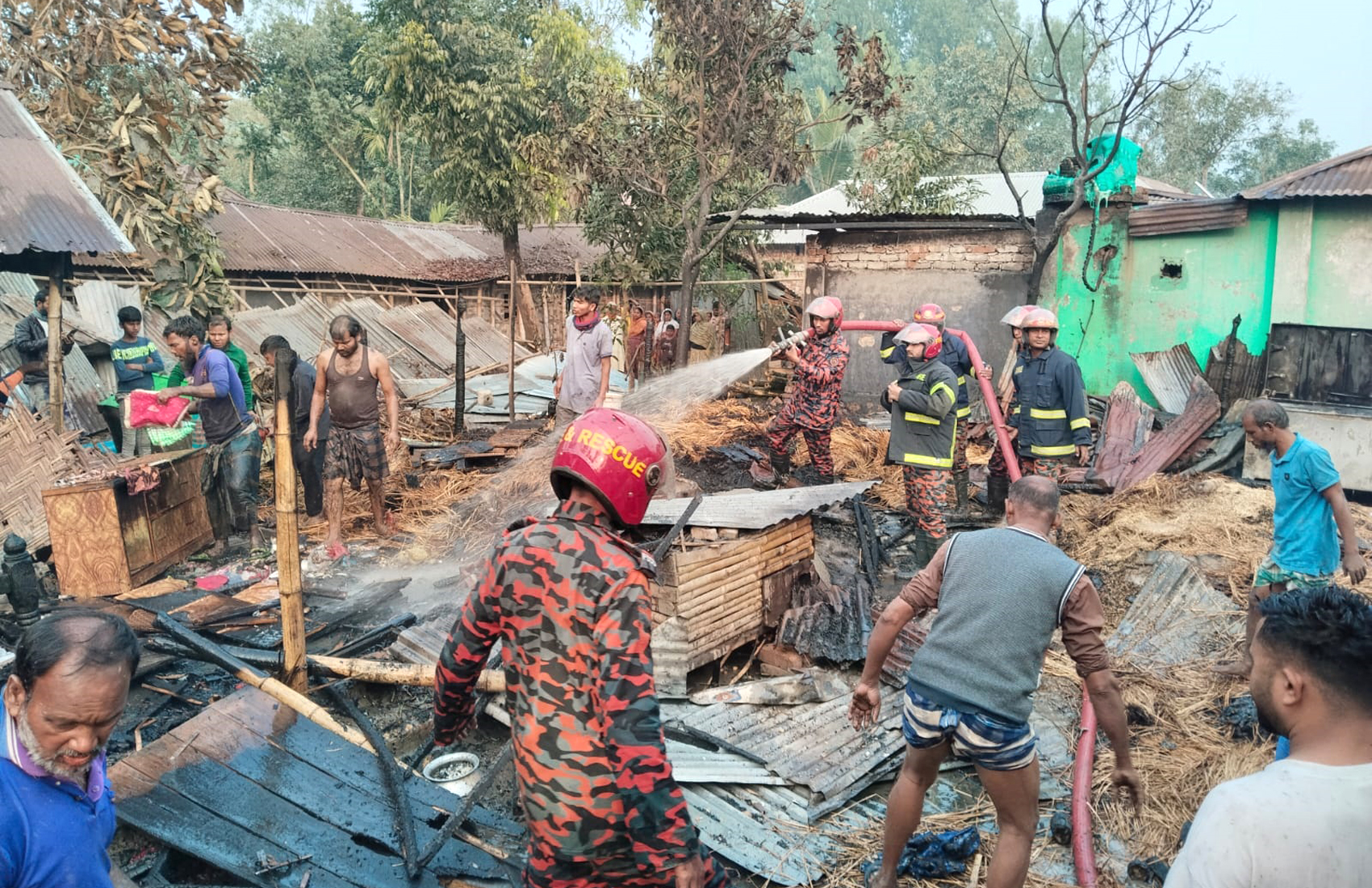 সৈয়দপুরে ভয়াবহ সর্বস্ব পুড়ে ছাই ৯ পরিবারের